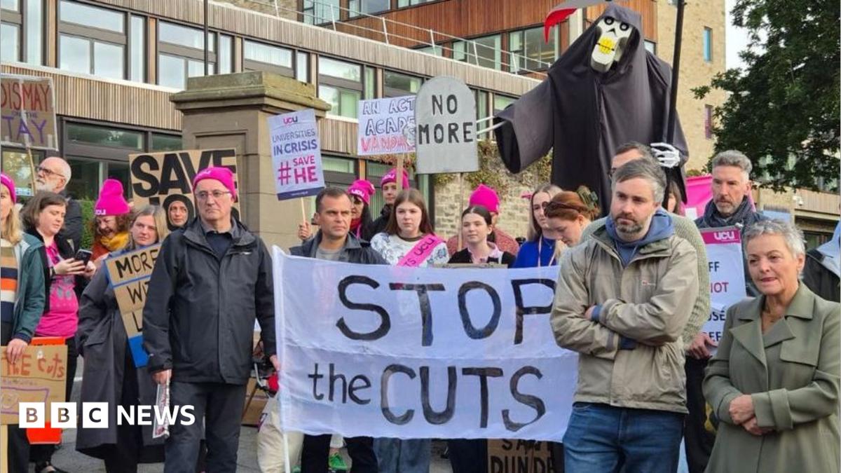 University of Dundee Staff Begin Five-Week Strike Over Compulsory Redundancies