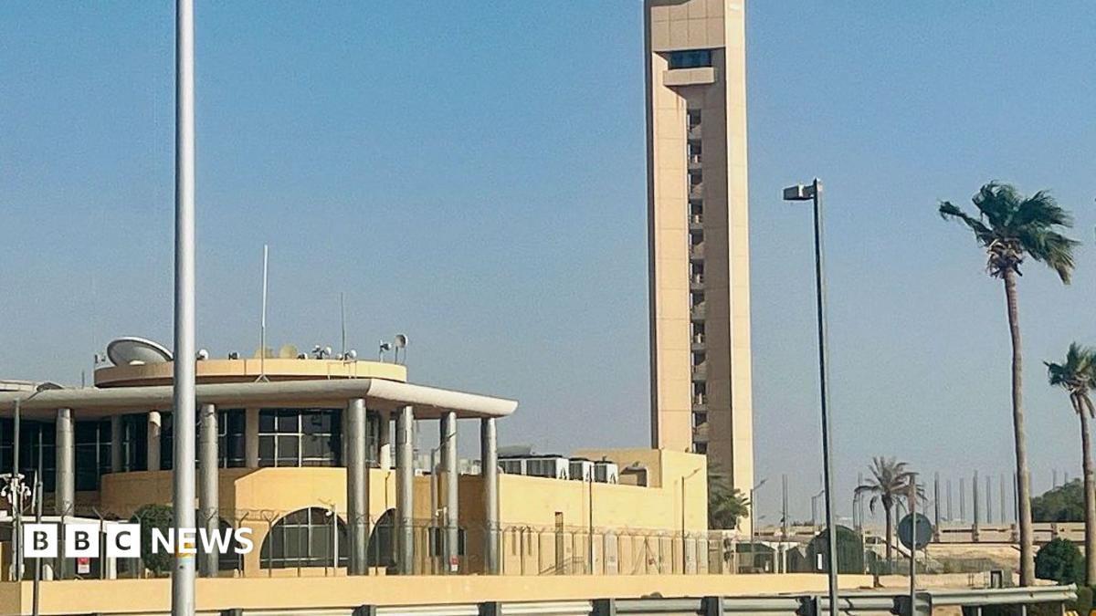 Riyadh Airport Operations Halted Amid Escalating Houthi Attacks